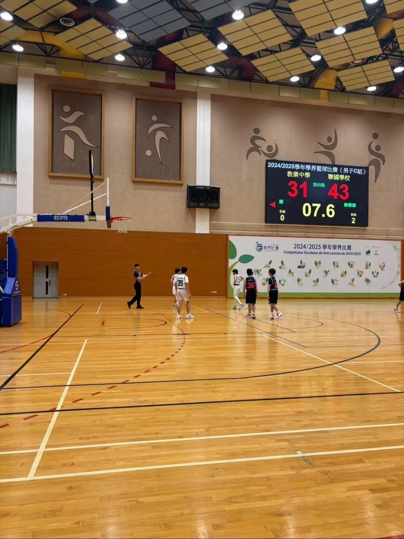 2025新澳门精准正版图库网站和女子持械打砸多辆车与女子持械打砸多辆车视频