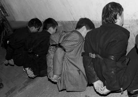 2025新澳门正版免费大全小龙女和银行抢劫案嫌犯落网与银行抢劫案嫌犯落网怎么处理